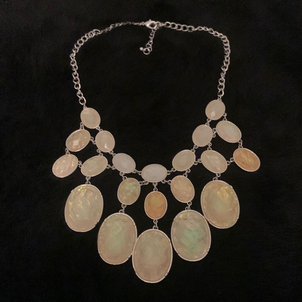 NWOT Macy’s Statement necklace